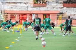 Liga 1: Pelatih Josep Gombau berharap Persebaya Surabaya waspada kekuatan Dewa United
