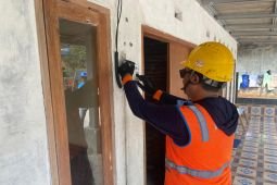 PLN beri bantuan pasang baru listrik 453 warga Malang