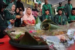 Tiga lembaga survei  unggulkan Yenny Wahid jadi bakal cawapres