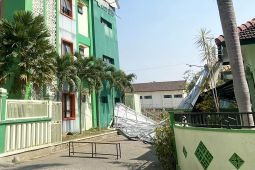 Angin kencang sebabkan sejumlah kerusakan di Kota Batu