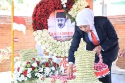Khofifah pimpin ziarah ke makam gubernur pertama Jawa Timur