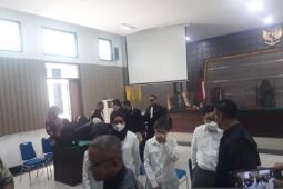 Empat terdakwa kasus obat sirup di Kediri divonis dua tahun penjara