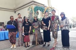 Pemkab Kediri gelar peragaan   busana batik