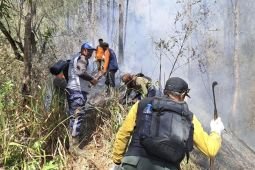 Pemadaman api di Gunung Panderman terkendala medan ekstrem