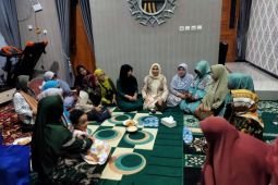 Hanik Rofiqoh silaturahim bareng majelis taklim ibu-ibu di Lumajang
