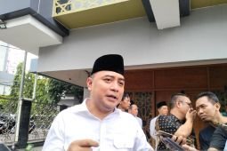 Wali Kota Surabaya ingatkan pengusaha patuhi aturan UMK 2024