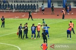 Liga 1: Kericuhan penonton warnai akhir pertandingan PSIS lawan PSS
