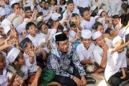 Mahfud Md ajak santri Al Khoziny jujur dan tidak tamak