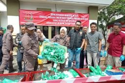 Kejari Tulungagung musnahkan ratusan ribu batang rokok ilegal
