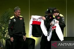 Rossi kenakan jaket batik di launching tim VR46