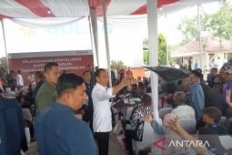 Jokowi katakan bantuan pangan pemerintah merupakan beras premium