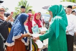 Khofifah pastikan harga bahan pokok stabil dan stok aman di Jatim
