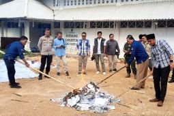 KPU Sumenep musnahkan kelebihan surat suara Pemilu 2024