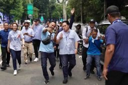 GBK jadi lautan manusia, Erick Thohir jalan kaki ke lokasi kampanye