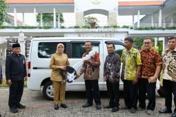 Pemkab Banyuwangi serahkan bantuan mobil operasional Walubi