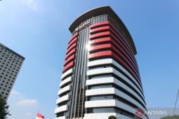 KPK periksa Sekjen DPR Indra Iskandar