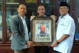 Kawoong Innovation beri penghargaan "QR Art" Rektor Universitas Terbuka