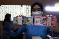 Rupiah hari ini menurun setelah neraca perdagangan RI catat surplus terendah