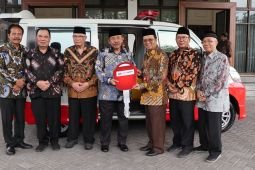 Bank Jatim serahkan ambulans tunjang pelayanan PMI