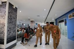 Hari pertama kerja, Bupati Banyuwangi cek pelayanan publik