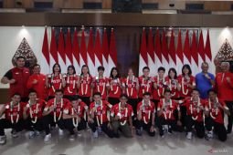 Tim Piala Thomas dan Uber kembali ke Tanah Air