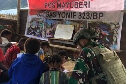 Prajurit TNI di perbatasan Papua-PNG ajari anak baca-tulis