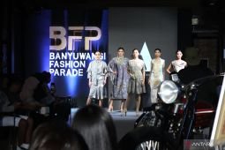 Puluhan model tampilkan busana "ecoprint" di ajang BFP 2024