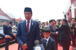 Jokowi bersama cucu saksikan pertunjukan prajurit TNI di Monas