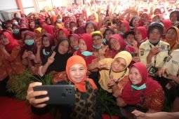 Khofifah komitmen perjuangkan perlindungan dan kesejahteraan pekerja pabrik rokok