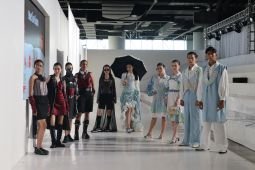 FIK Ubaya pamerkan ratusan koleksi busana hasil rancangan alumni