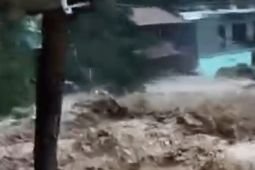 Banjir bandang landa wilayah selatan Karawang