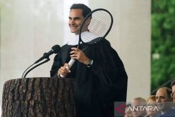 Federer tulis surat perpisahan menyentuh untuk Nadal