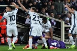 Liga Italia: Eduardo Boven pingsan, laga Fiorentina vs Inter ditunda