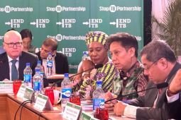 Health minister pushes TB vaccine, aims for elimination by 2030