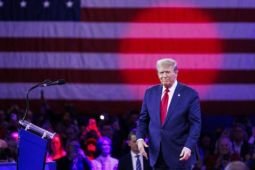 Kecam tarif tinggi, Donald Trump ancam ambil alih Terusan Panama