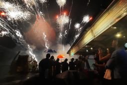 Tahun Baru 2025 di Semarang berlangsung meriah meski diguyur hujan