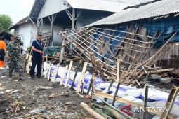 Rumah warga di Situbondo rusak berat akibat dihantam gelombang pasang