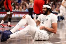 NBA: Dalam debutnya, Anthony Davis cedera bersama Dallas Mavericks