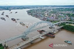 Jembatan Mahakam ditutup, investigasi dampak ditabrak tongkang