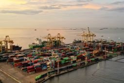 Pelindo Terminal Petikemas tambah alat bongkar muat TPK Semarang