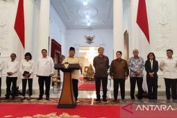 Prabowo meresmikan layanan bank emas pertama di Indonesia