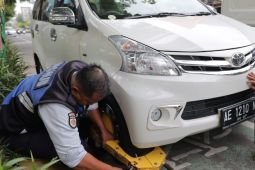 Dishub Kota Madiun tegur pengemudi parkir kendaraan sembarangan