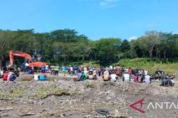 Warga empat kecamatan di Blitar desak penutupan tambang pasir