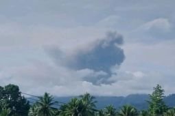 Gunung Dukono semburkan abu vulkanik setinggi 1.900 meter