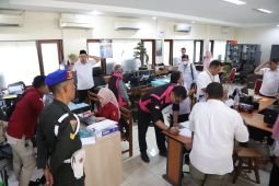 Kejati Jatim geledah Kantor Dindik usut dugaan korupsi dana hibah SMK