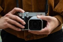 Fujifilm luncurkan GFX100RF, kamera digital dengan lensa fix pertama