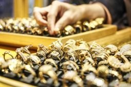 Jumat ini emas Antam, UBS, dan Galeri24 di Pegadaian melemah