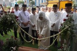 Khofifah resmikan "Al-Akbar Tourism Center" MAS