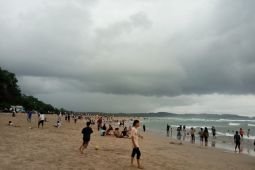 Seorang wisatawan terseret ombak Pantai Sawarna Lebak