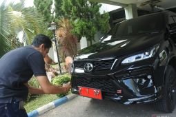 Bupati Situbondo beri penjelasan soal pembelian enam mobil dinas forkopimda